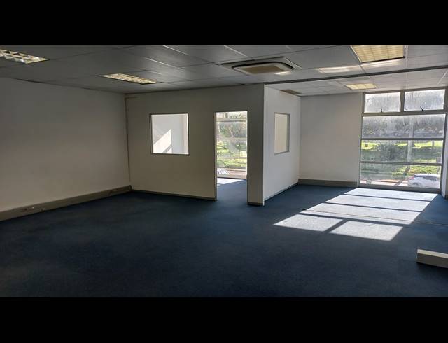 186M² BUSINESS TO LET IN OVERPORT